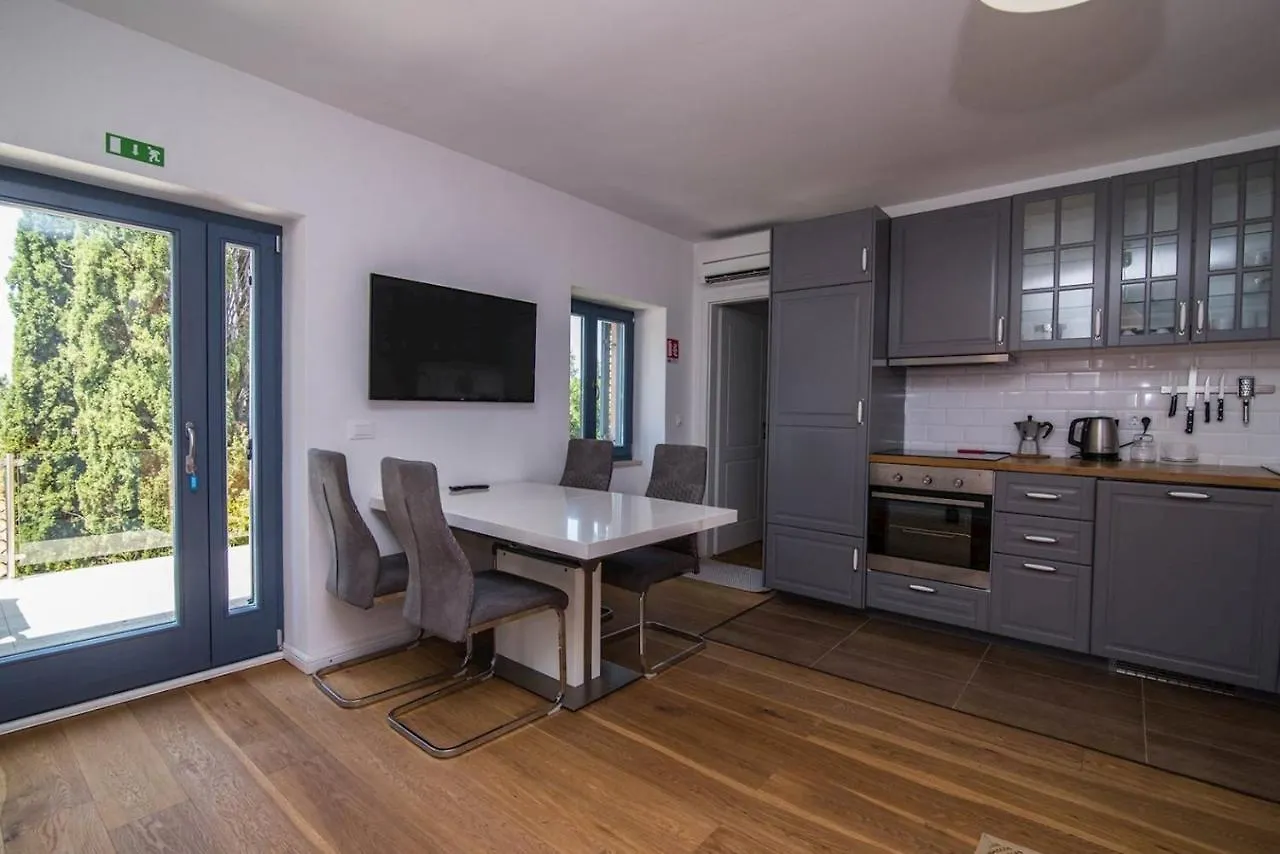 Apartments With A Parking Space Veli Losinj, Losinj - 21187 0*,  Croatia