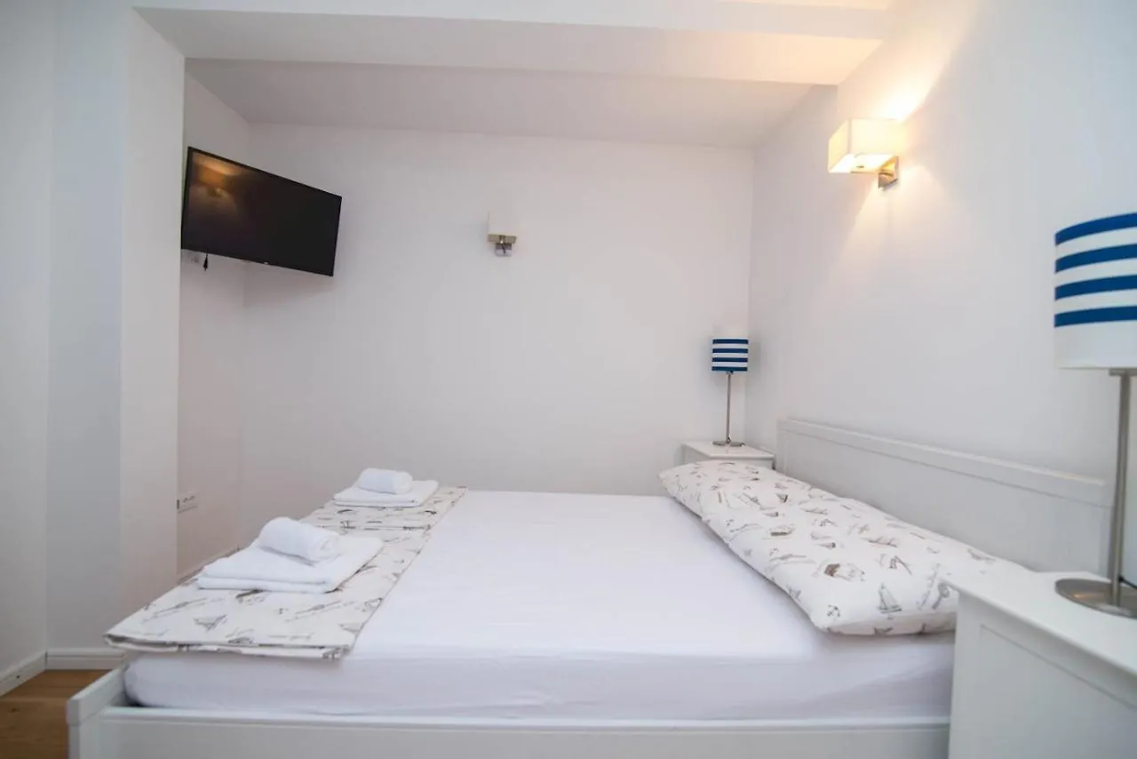Apartments With A Parking Space Veli Losinj, Losinj - 21187